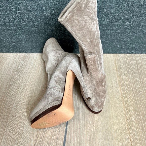 Casadei Bootie’s in a Cream Suede in Size 36 - Picture 11 of 15